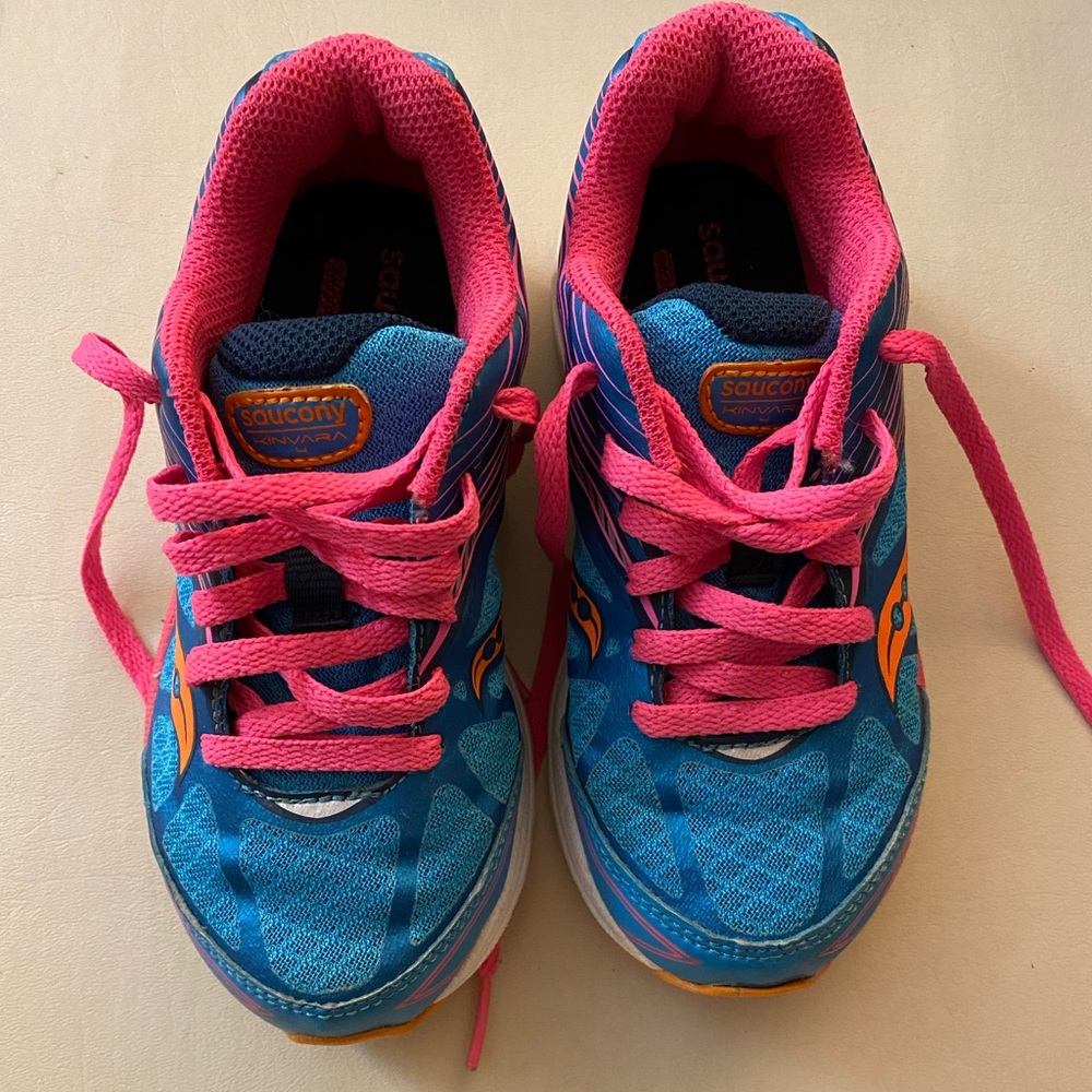 Girls Saucony sneakers size 10.5 barely worn